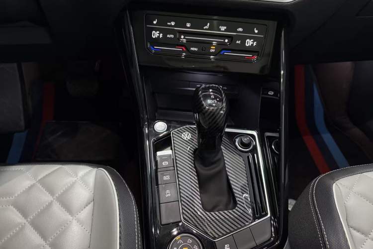Used Volkswagen Tayron 2023 Revised Version 380TSI All-Wheel Drive R-Line High-Energy Edition Gear Lever
