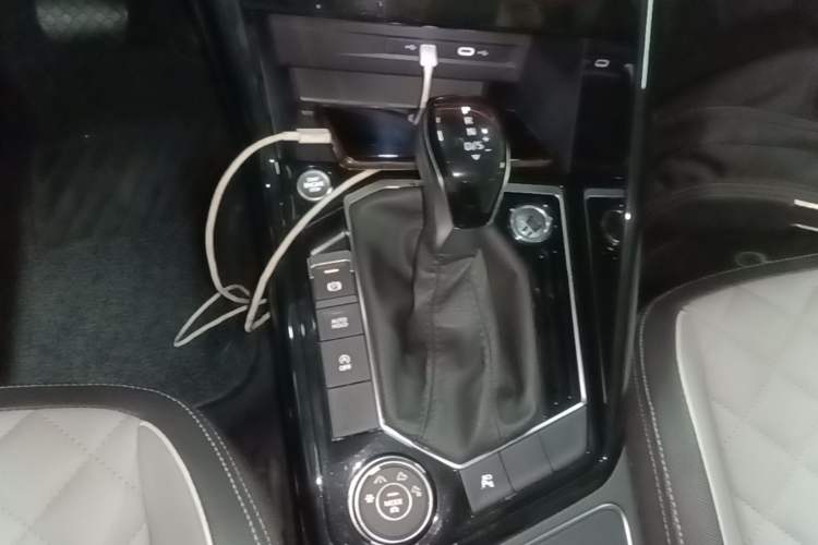 Used Volkswagen Tayron 2023 Revised Version 380TSI All-Wheel Drive R-Line High-Energy Edition Gear Lever