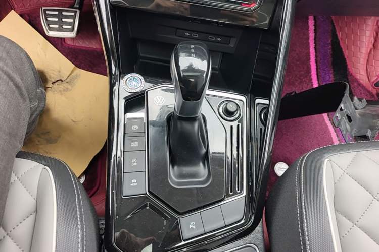 Used Volkswagen Tayron 2023 330TSI Two-Wheel-Drive R-Line High-Energy Version Gear Lever