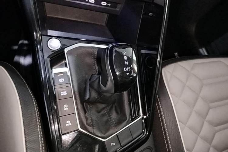 Used Volkswagen Tayron 2023 300TSI Two-Wheel-Drive Luxury Plus Advanced Edition Gear Lever