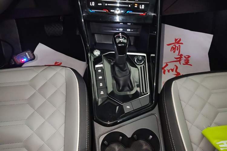 Used Volkswagen Tayron 2023 330TSI Two-Wheel-Drive Luxury Plus Advanced Version Gear Lever