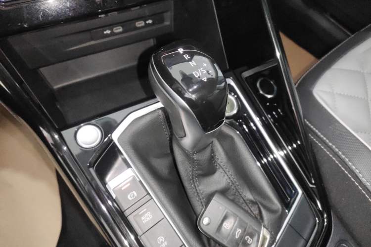 Used Volkswagen Tayron 2023 300TSI Two-Wheel-Drive Luxury Plus Advanced Edition Gear Lever