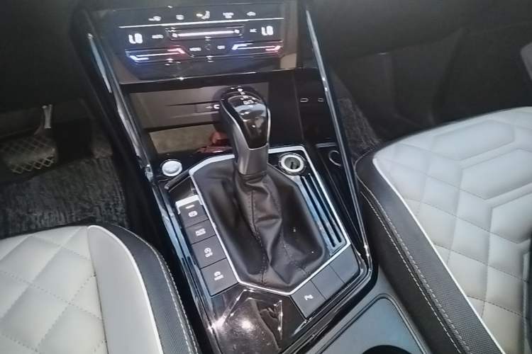 Used Volkswagen Tayron 2023 330TSI Two-Wheel-Drive Luxury Plus Advanced Version Gear Lever