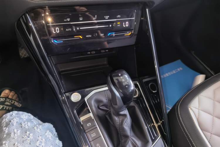 Used Volkswagen Tayron 2023 300TSI Two-Wheel-Drive Luxury Plus Advanced Edition Gear Lever