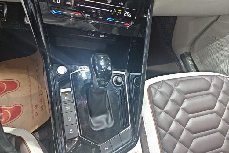 Used Volkswagen Tayron 2023 330TSI Two-Wheel-Drive Luxury Plus Advanced Version Gear Lever