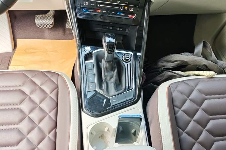 Used Volkswagen Tayron 2023 330TSI Two-Wheel-Drive Luxury Plus Advanced Version Gear Lever