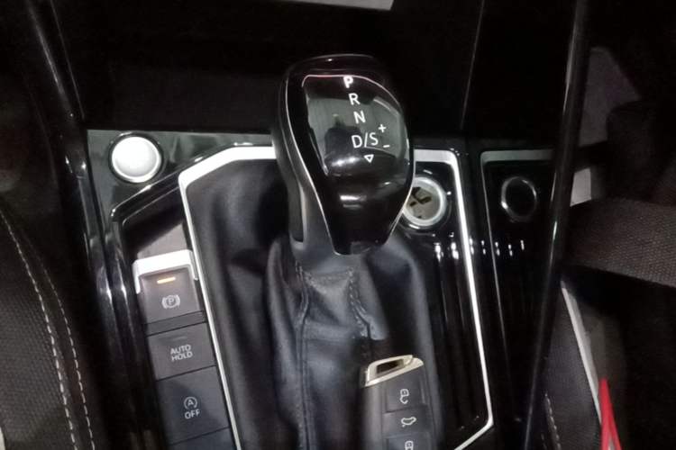 Used Volkswagen Tayron 2023 300TSI Two-Wheel-Drive Luxury Plus Advanced Edition Gear Lever