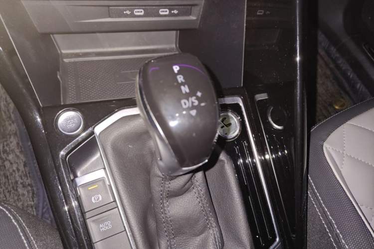 Used Volkswagen Tayron 2023 330TSI Two-Wheel-Drive R-Line High-Energy Version Gear Lever
