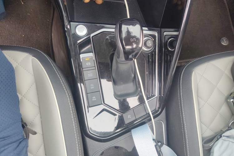 Used Volkswagen Tayron 2023 330TSI Two-Wheel-Drive R-Line High-Energy Version Gear Lever