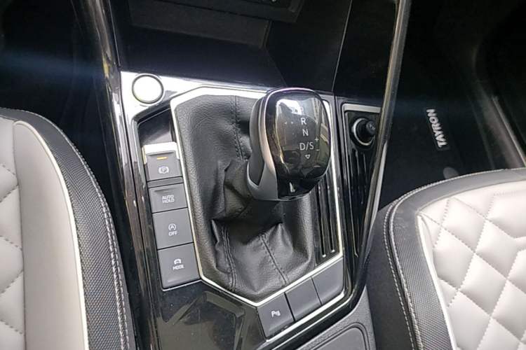 Used Volkswagen Tayron 2023 300TSI Two-Wheel-Drive Luxury Plus Advanced Edition Gear Lever