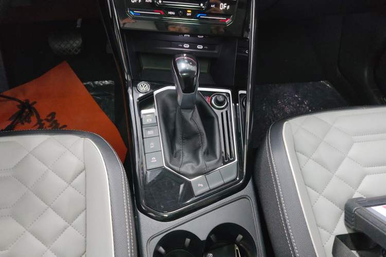 Used Volkswagen Tayron 2023 330TSI Two-Wheel-Drive Luxury Plus Advanced Version Gear Lever