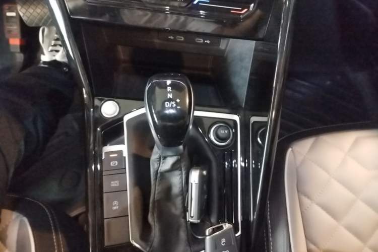 Used Volkswagen Tayron 2023 Revised Version 380TSI All-Wheel Drive R-Line High-Energy Edition Gear Lever