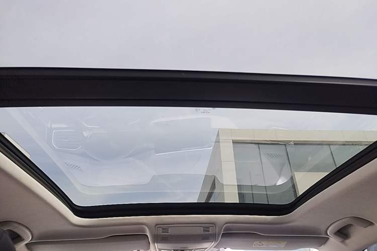 Used Volkswagen Tayron 2023 280TSI Two-Wheel-Drive Luxury Plus Advanced Version Headliner