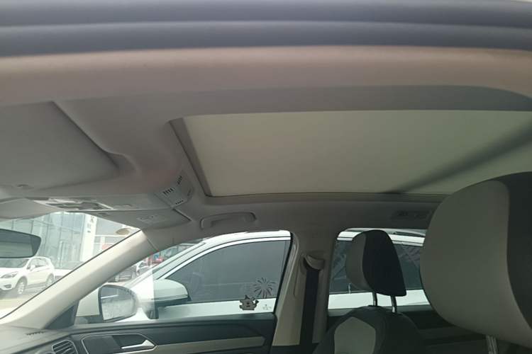 Used Volkswagen Tayron 2023 300TSI Two-Wheel-Drive Luxury Plus Advanced Edition Headliner