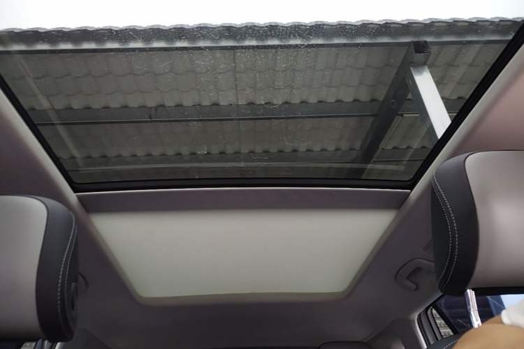 Used Volkswagen Tayron 2023 330TSI Two-Wheel-Drive Luxury Plus Advanced Version Headliner