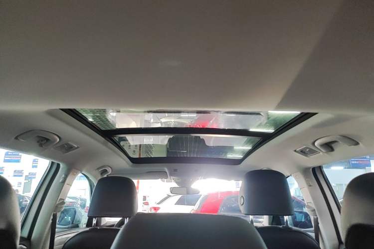 Used Volkswagen Tayron 2023 330TSI Two-Wheel-Drive Luxury Plus Advanced Version Headliner