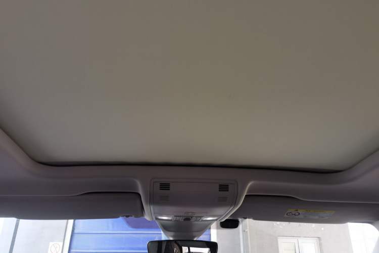Used Volkswagen Tayron 2023 280TSI Two-Wheel-Drive Luxury Plus Advanced Version Headliner