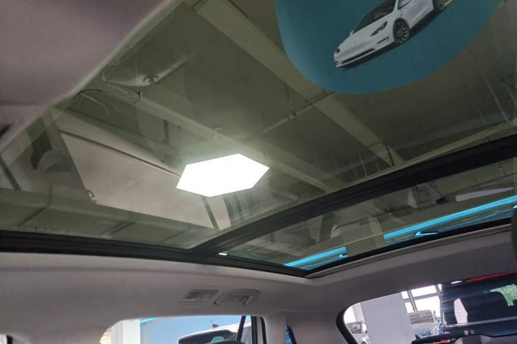Used Volkswagen Tayron 2023 330TSI Two-Wheel-Drive Luxury Plus Advanced Version Headliner