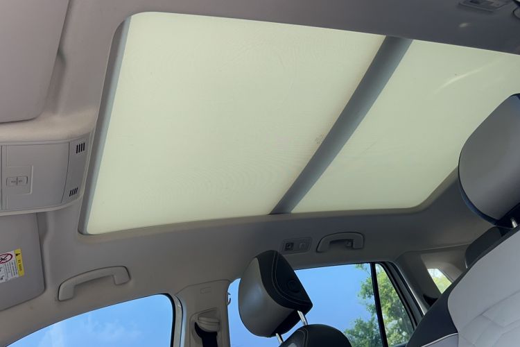 Used Volkswagen Tayron 2023 330TSI Two-Wheel-Drive Luxury Plus Advanced Version Headliner
