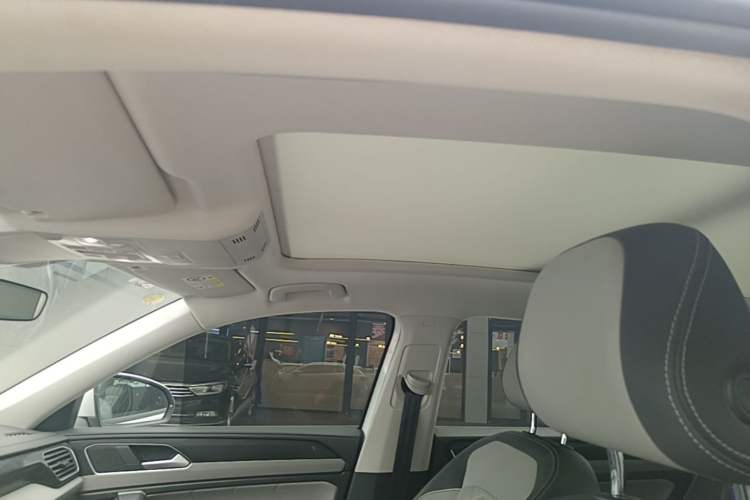 Used Volkswagen Tayron 2023 300TSI Two-Wheel-Drive Luxury Plus Advanced Edition Headliner