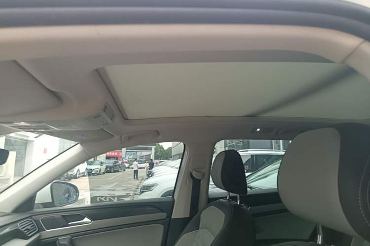 Used Volkswagen Tayron 2023 300TSI Two-Wheel-Drive Luxury Plus Advanced Edition Headliner