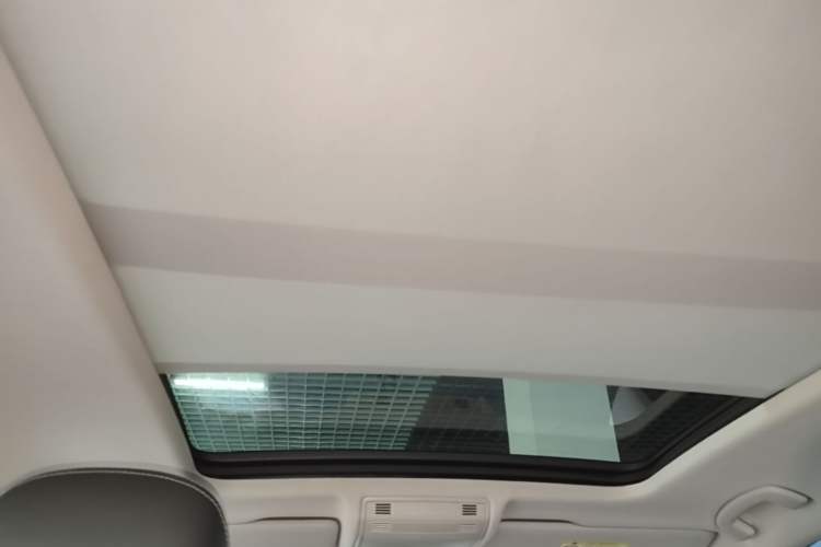 Used Volkswagen Tayron 2023 330TSI Two-Wheel-Drive Luxury Plus Advanced Version Headliner