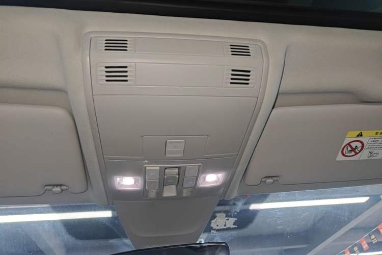 Used Volkswagen Tayron 2023 330TSI Two-Wheel-Drive Luxury Plus Advanced Version Headliner