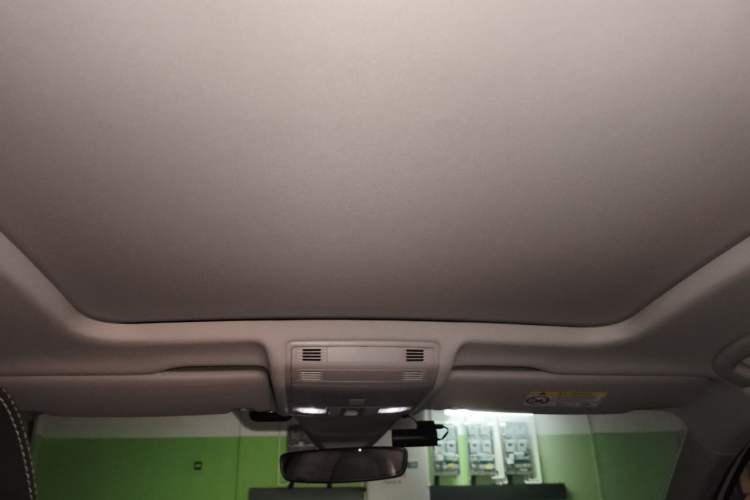Used Volkswagen Tayron 2023 330TSI Two-Wheel-Drive Luxury Plus Advanced Version Headliner