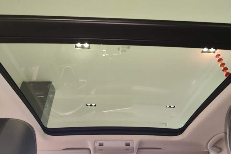 Used Volkswagen Tayron 2023 330TSI Two-Wheel-Drive Luxury Plus Advanced Version Headliner