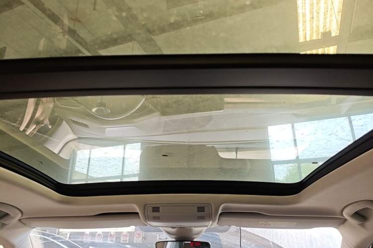 Used Volkswagen Tayron 2023 300TSI Two-Wheel-Drive Luxury Plus Advanced Edition Headliner
