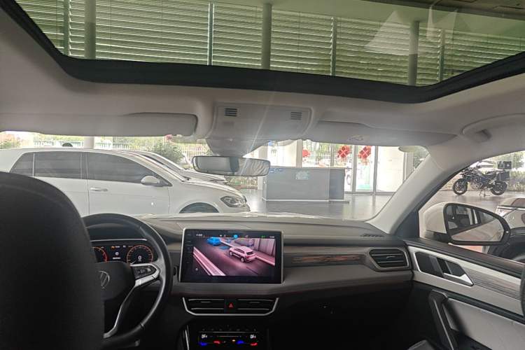 Used Volkswagen Tayron 2023 Revised Version 380TSI All-Wheel Drive R-Line High-Energy Edition Headliner
