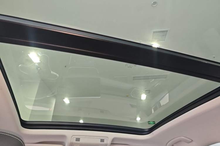 Used Volkswagen Tayron 2023 300TSI Two-Wheel-Drive Luxury Plus Advanced Edition Headliner