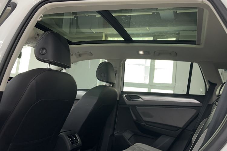 Used Volkswagen Tayron 2023 Revised Version 380TSI All-Wheel Drive R-Line High-Energy Edition Headliner