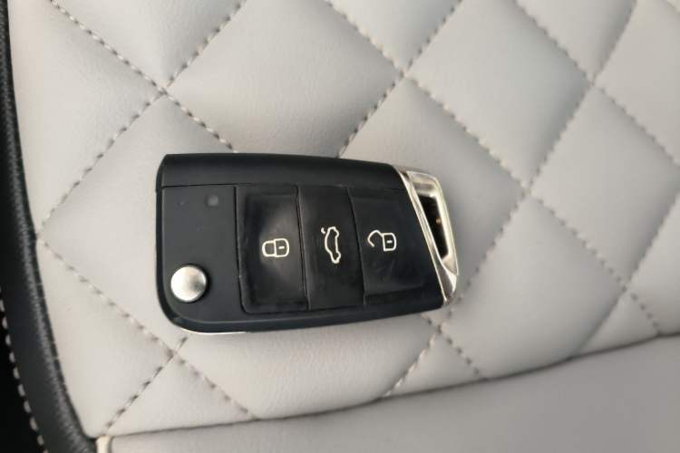 Used Volkswagen Tayron 2023 300TSI Two-Wheel-Drive Luxury Plus Advanced Edition Interior 1