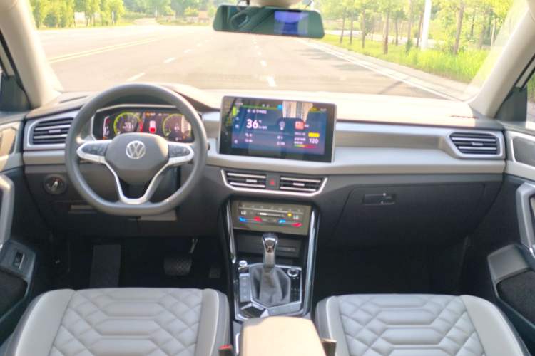 Used Volkswagen Tayron 2023 330TSI Two-Wheel-Drive R-Line High-Energy Version Interior 1