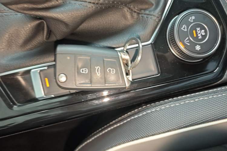 Used Volkswagen Tayron 2023 Revised Version 380TSI All-Wheel Drive R-Line High-Energy Edition Interior 1