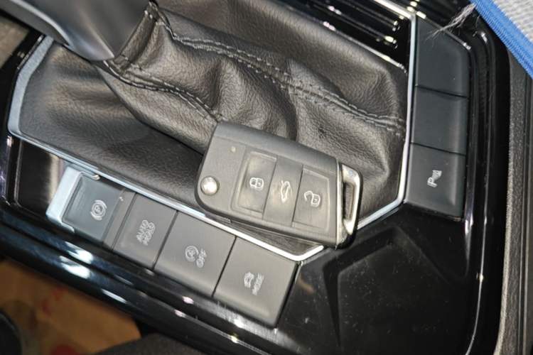 Used Volkswagen Tayron 2023 330TSI Two-Wheel-Drive Luxury Plus Advanced Version Interior 1