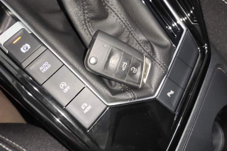 Used Volkswagen Tayron 2023 300TSI Two-Wheel-Drive Luxury Plus Advanced Edition Interior 1