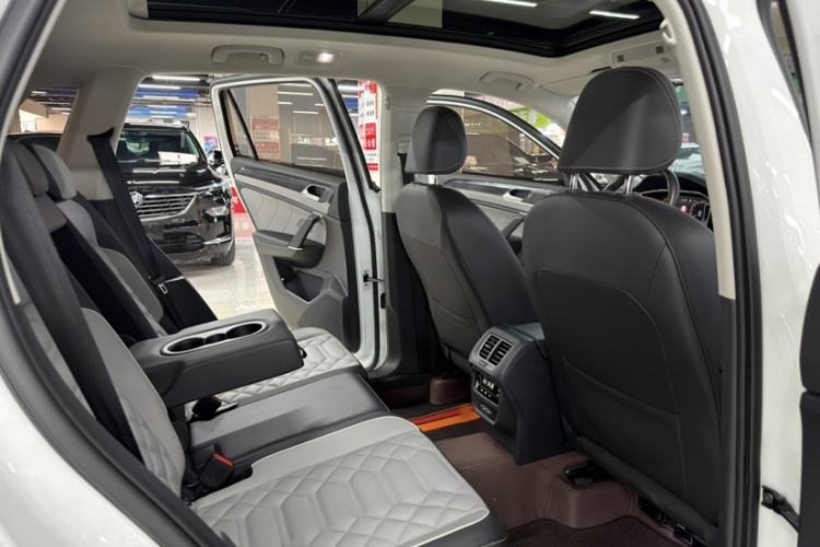 Used Volkswagen Tayron 2023 330TSI Two-Wheel-Drive Luxury Plus Advanced Version Interior 10