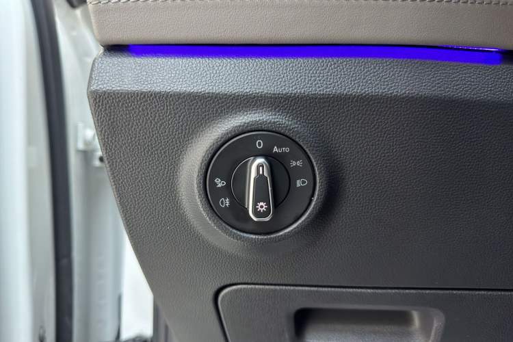 Used Volkswagen Tayron 2023 330TSI Two-Wheel-Drive R-Line High-Energy Version Interior 10