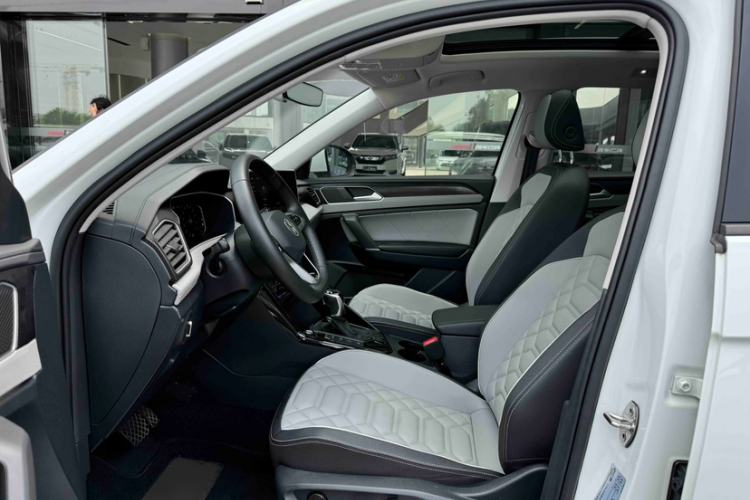 Used Volkswagen Tayron 2023 330TSI Two-Wheel-Drive Luxury Plus Advanced Version Interior 2