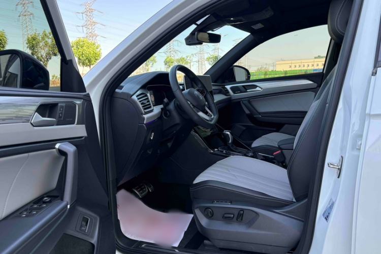 Used Volkswagen Tayron 2023 Revised Version 380TSI All-Wheel Drive R-Line Pro Smart Edition Interior 2