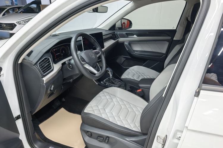 Used Volkswagen Tayron 2023 300TSI Two-Wheel-Drive Luxury Plus Advanced Edition Interior 2