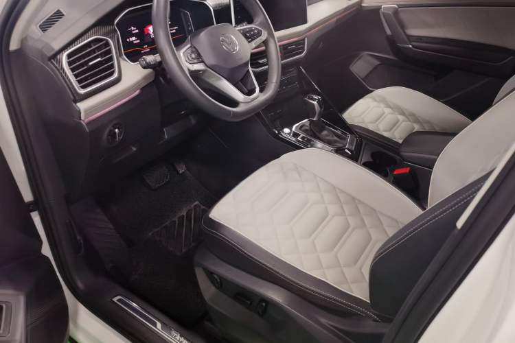 Used Volkswagen Tayron 2023 300TSI Two-Wheel-Drive Luxury Plus Advanced Edition Interior 3