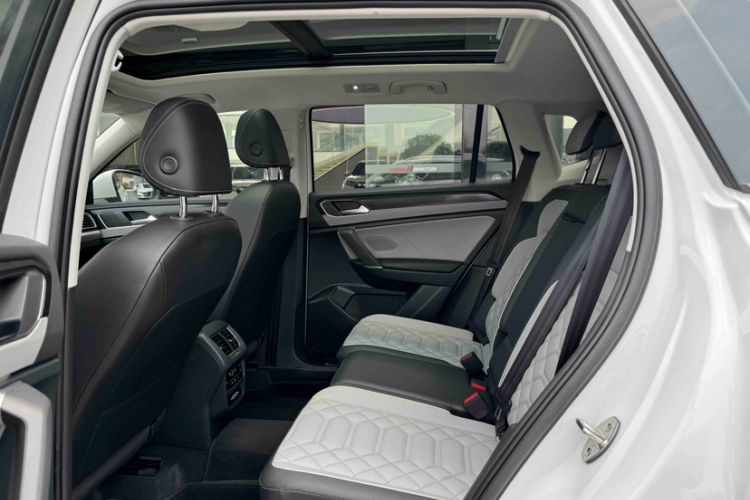 Used Volkswagen Tayron 2023 330TSI Two-Wheel-Drive Luxury Plus Advanced Version Interior 3