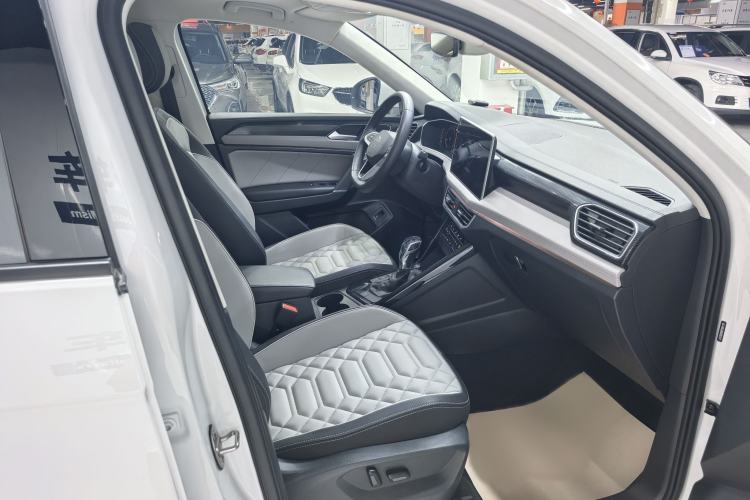 Used Volkswagen Tayron 2023 300TSI Two-Wheel-Drive Luxury Plus Advanced Edition Interior 3