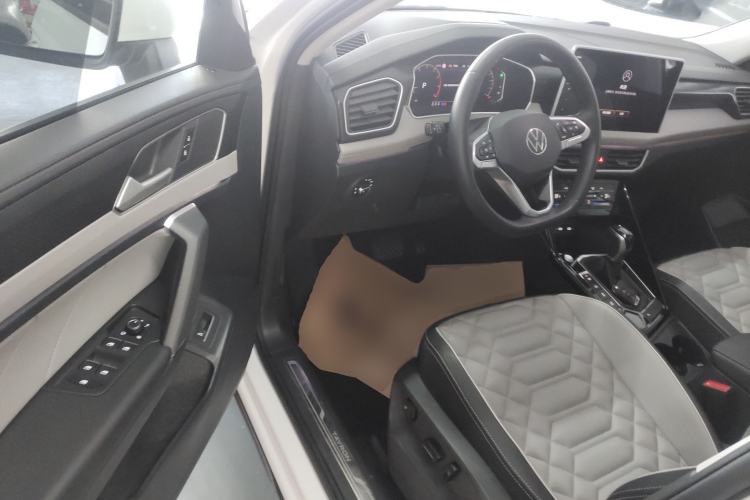 Used Volkswagen Tayron 2023 300TSI Two-Wheel-Drive Luxury Plus Advanced Edition Interior 3