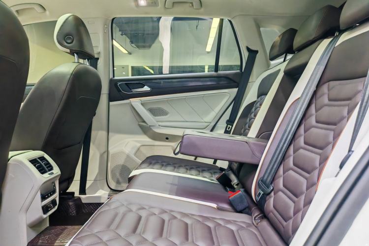 Used Volkswagen Tayron 2023 330TSI Two-Wheel-Drive Luxury Plus Advanced Version Interior 3