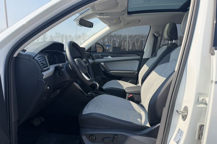 Used Volkswagen Tayron 2023 330TSI Two-Wheel-Drive Luxury Plus Advanced Version Interior 3