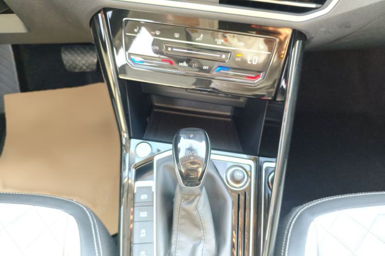 Used Volkswagen Tayron 2023 330TSI Two-Wheel-Drive R-Line High-Energy Version Interior 4